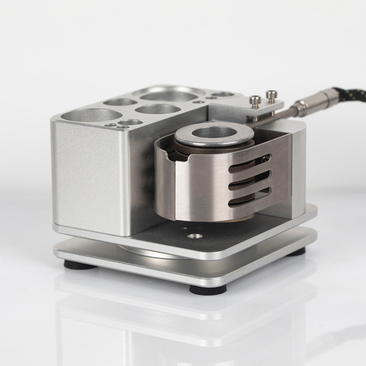 Simrell coil adapter seated in a 25mm ball vape heating coil